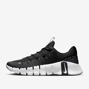 Nike Metcon 5 Black and White